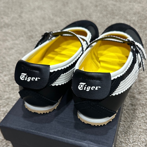 Onitsuka Tiger by Asics Kids Black and White Dress Shoes - Picture 3 of 8